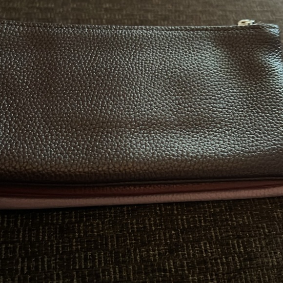 BNWT Coach 3 Section Wristlet - Picture 8 of 8